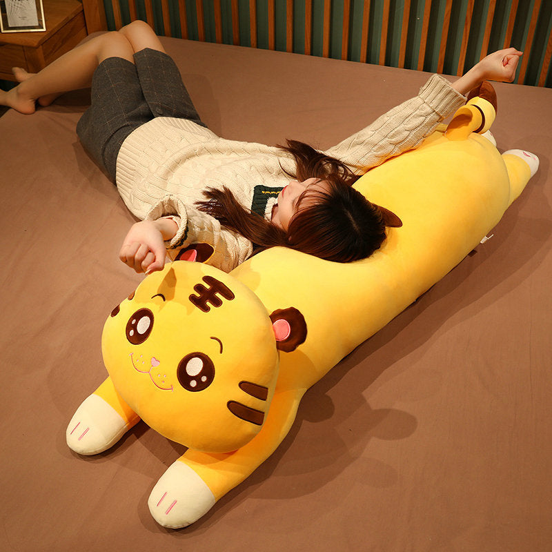 Peluche chat tigré alongée tout mignon