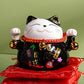 Maneki Neko avec patte levée, porte-bonheur japonais pour attirer la fortune et l'harmonie dans votre maison
