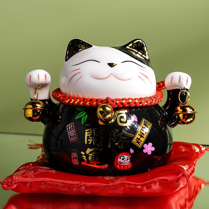 Maneki Neko avec patte levée, porte-bonheur japonais pour attirer la fortune et l'harmonie dans votre maison