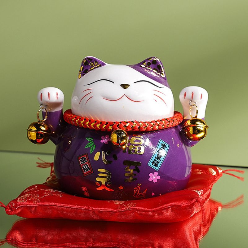 Maneki Neko en céramique, le cadeau parfait pour partager chance, bonheur et tradition avec vos proches.