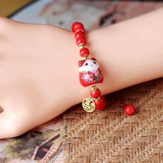 Bracelet Maneki Neko avec perles colorées, symbole de chance et de prospérité, pour ajouter une touche magique à votre style
