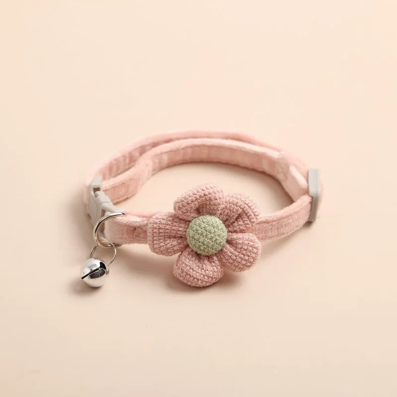 Collier pour Chat Mignon et Réglable avec Fleur sur fond rose