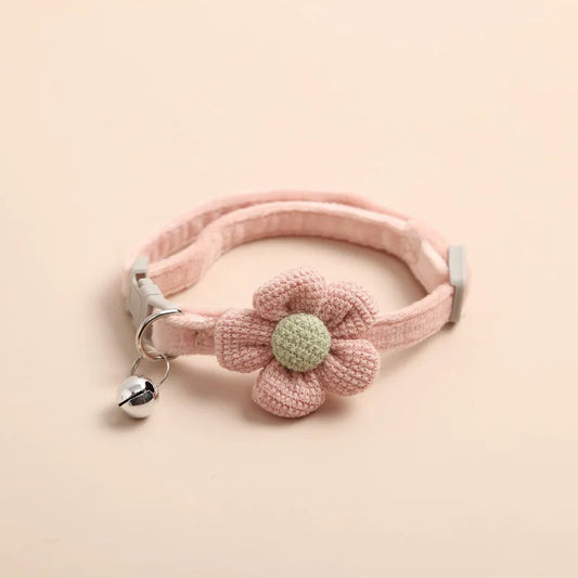 Collier pour Chat Mignon et Réglable avec Fleur sur fond rose