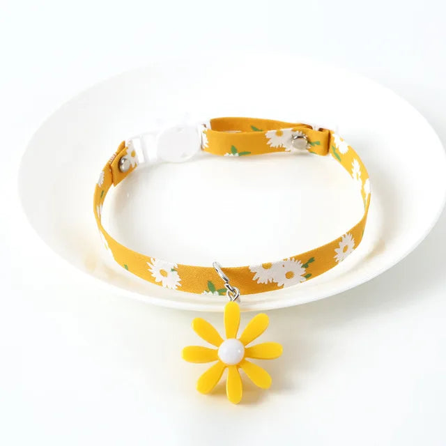 Collier pour Chat Réglable avec Cloche et Fleurs