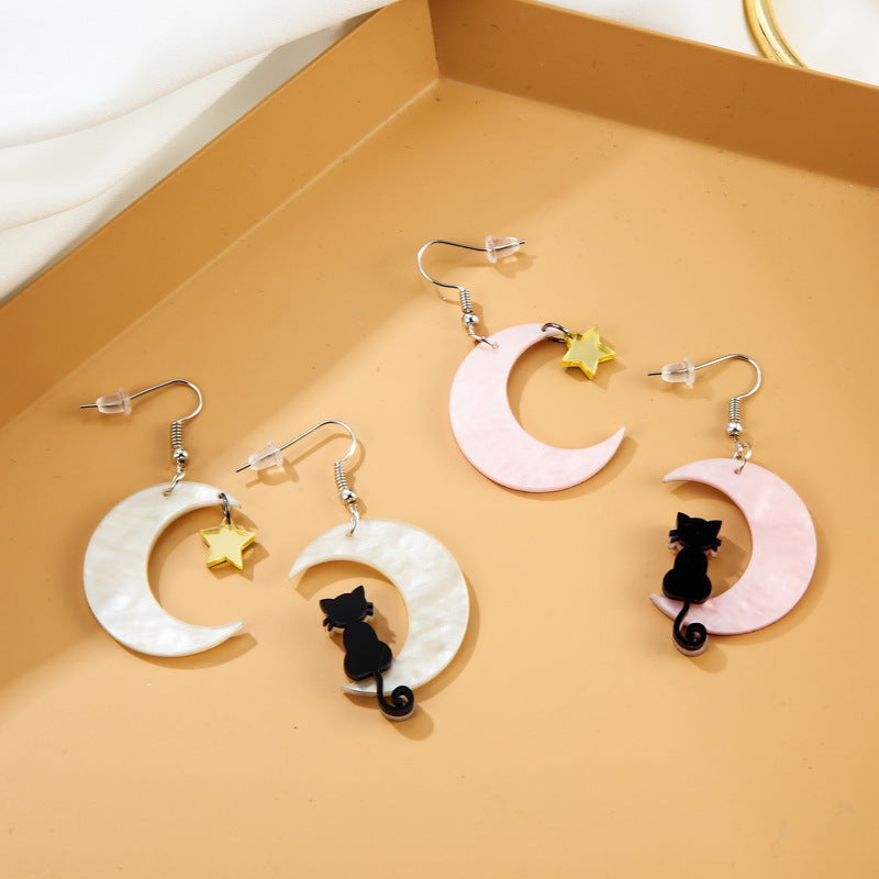 Boucles d'oreilles chat noir sur la demi-lune