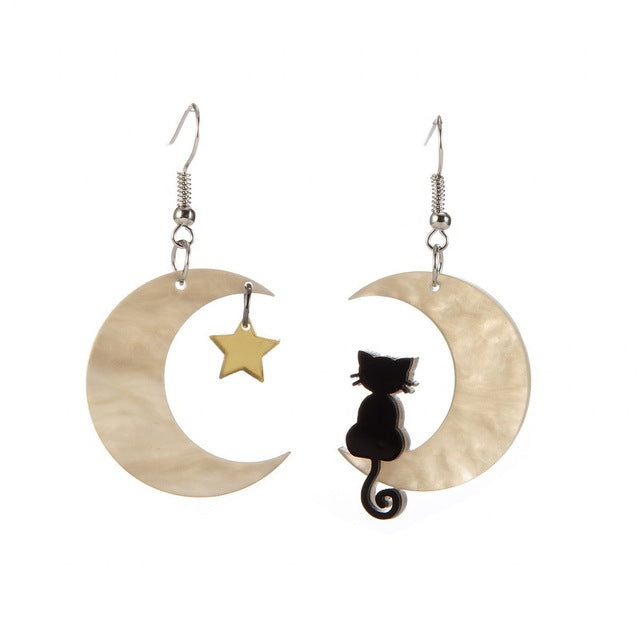 Boucles d'oreilles chat noir sur la demi-lune