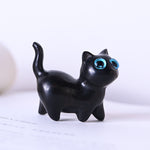 Figurine chat mignon aux yeux bleus